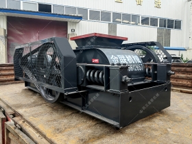 2PG400x400小型對輥榴莲成人APP安卓下载發往福建泉州破碎瓜子石