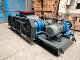 2PG610x400對輥榴莲成人APP安卓下载發往福建破碎鵝卵石