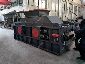 2PG1000X700對輥榴莲成人APP安卓下载發往湖北恩施破碎鵝卵石