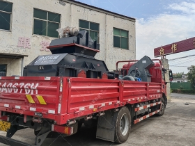 中型製砂設備2PG0806對輥榴莲视频污片發往河南