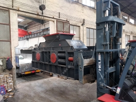 1500x800大型半自動液壓對輥榴莲视频污片發貨